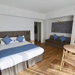 Carlton - Renovee Avec Piscine Aparthotel 4*