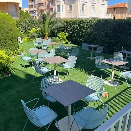 Apartmanhotel Carlton - Renovee Avec Piscine 4*