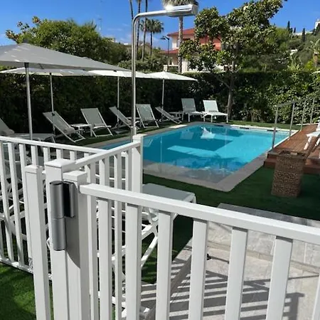 Lägenhetshotell Carlton - Renovee Avec Piscine