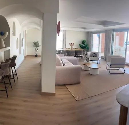 Carlton - Renovee Avec Piscine Aparthotel 4*