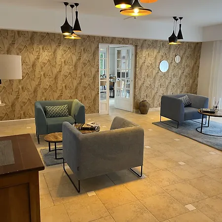 Apartmanhotel Carlton - Renovee Avec Piscine