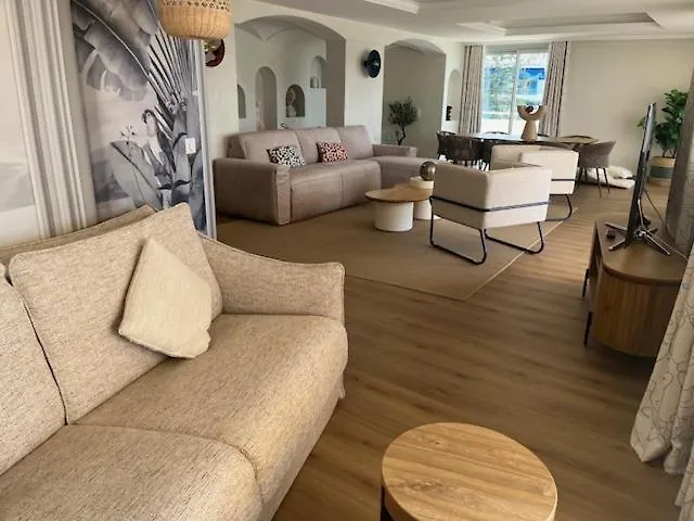 公寓式酒店 Carlton - Renovee Avec Piscine 滨海博利厄