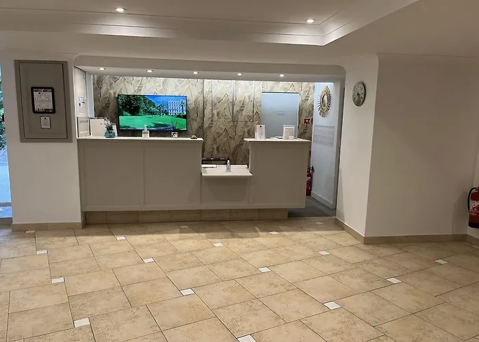 Carlton - Renovee Avec Piscine 公寓式酒店