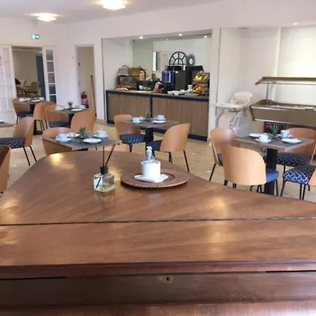 Aparthotel Résidence Carlton - Rénovée Avec Piscine