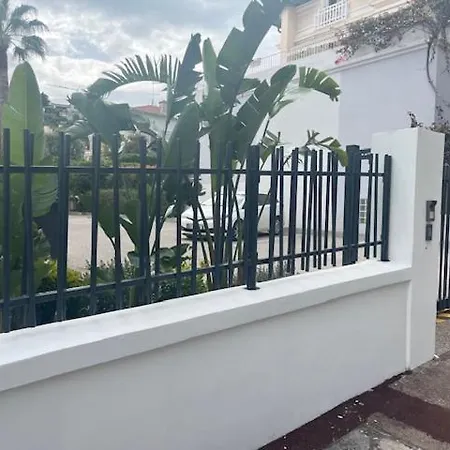 Carlton - Renovee Avec Piscine מלון דירות 4*