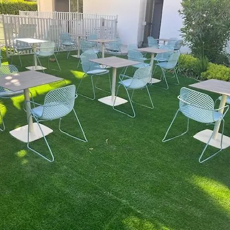 Hotel apartamentowy Carlton - Renovee Avec Piscine