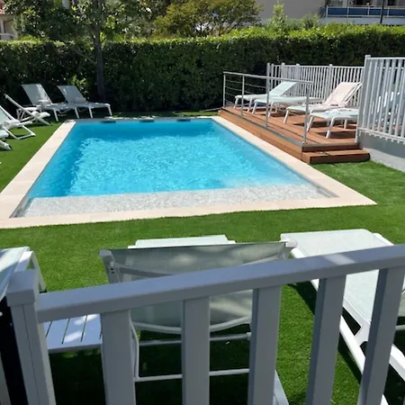 Aparthotel Carlton - Renovee Avec Piscine 4*