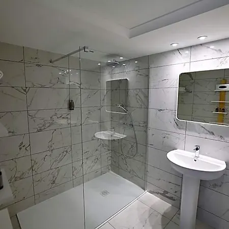 Carlton - Renovee Avec Piscine Aparthotel 4*