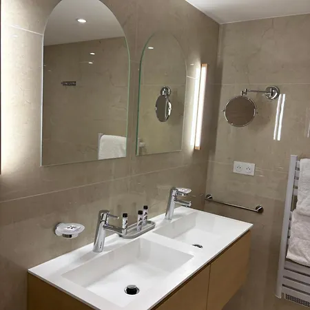 Carlton - Renovee Avec Piscine Aparthotel 4*
