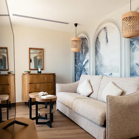 Carlton - Renovee Avec Piscine Aparthotel 4*