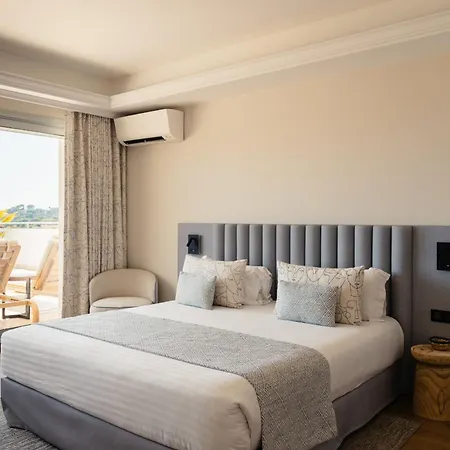 Carlton - Renovee Avec Piscine Aparthotel 4*