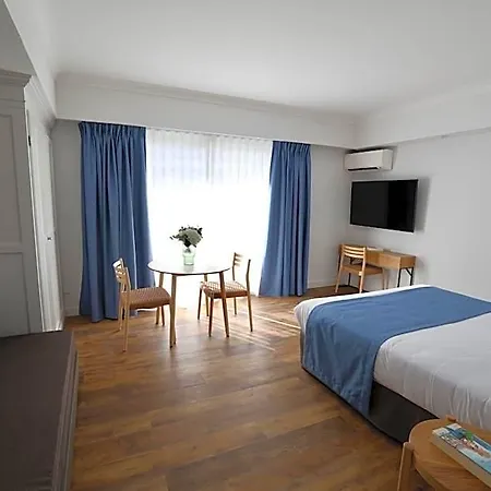 Carlton - Renovee Avec Piscine 아파트호텔 4*