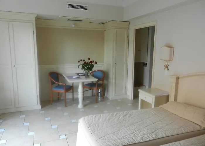 Aparthotel Carlton - Renovee Avec Piscine 4*